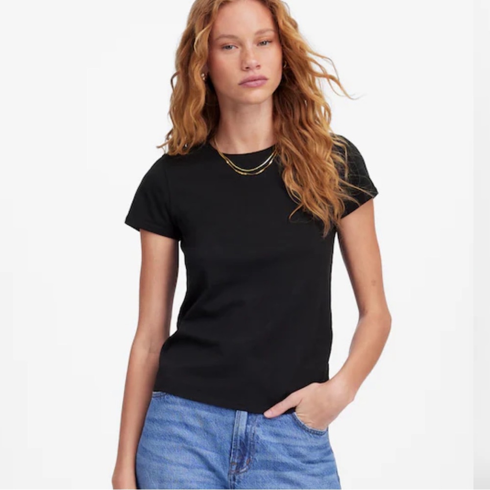 Madewell Essential Slim Tee in Lightweight Cotton in Black